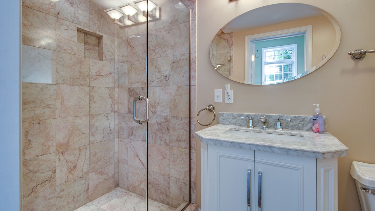 Photo of Bathroom in Country Club Estates