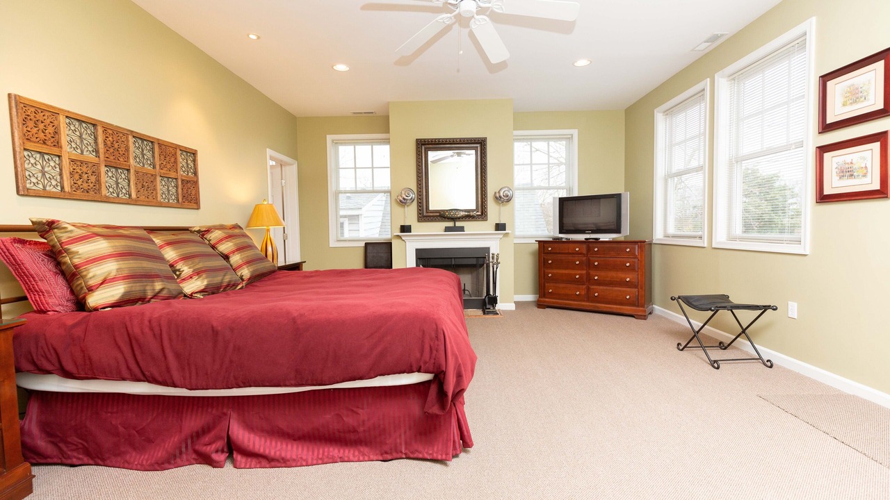 Photo of Bedroom in Country Club Estates