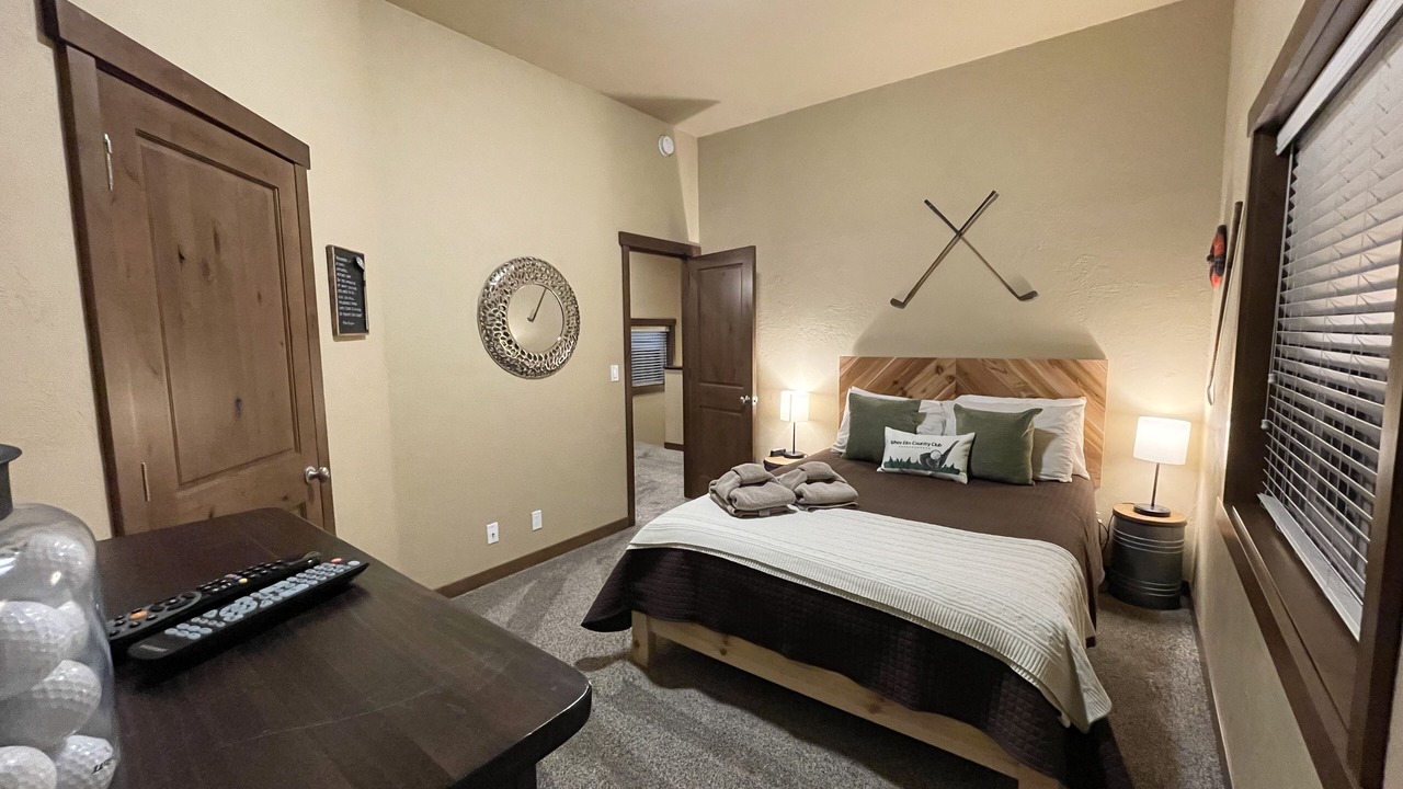 Photo of Bedroom in Sunriver