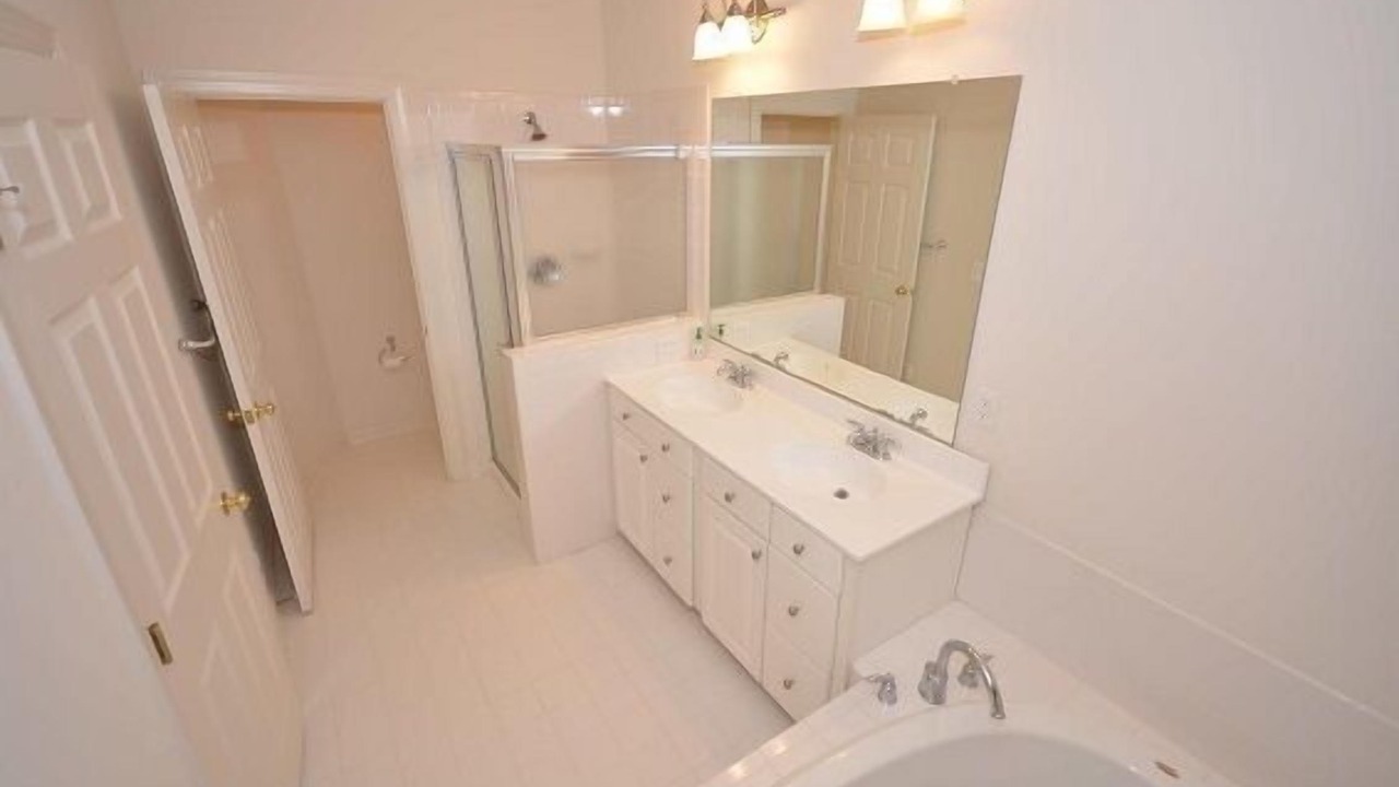 Photo of Bathroom in Sunset Island