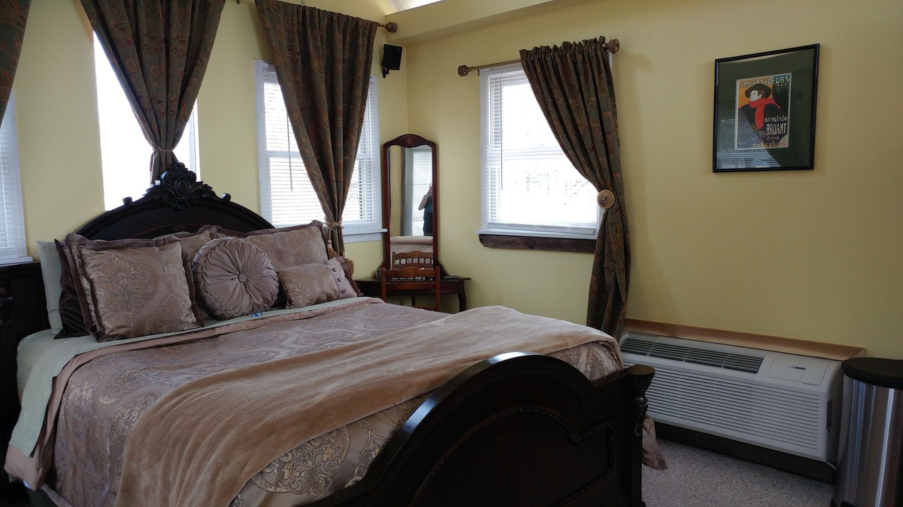 Photo of Bedroom in Hallsville