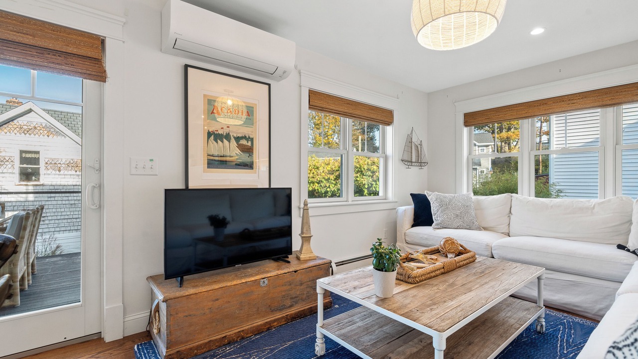 Photo of Livingroom in Loveitts Field