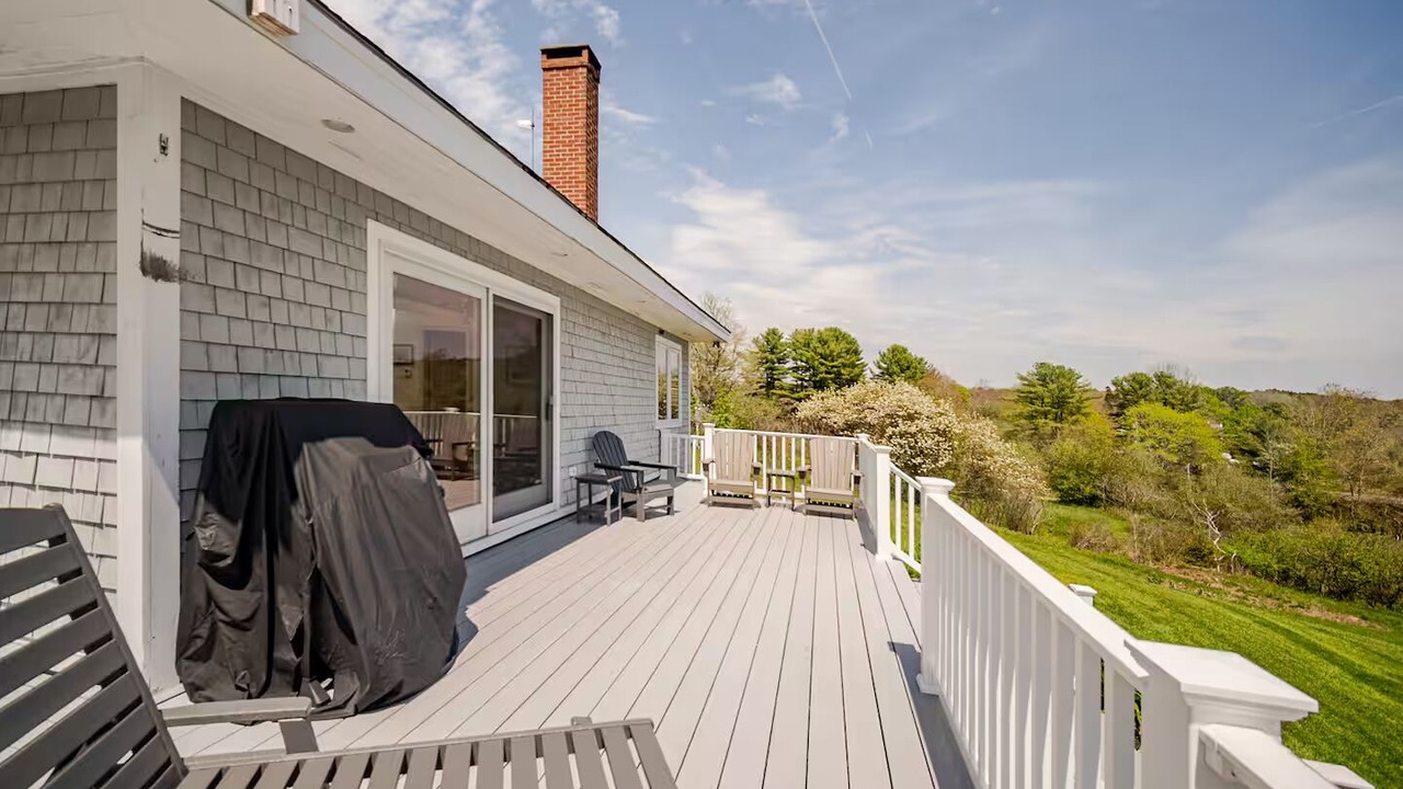 Photo of Patio Balcony in Round Pond