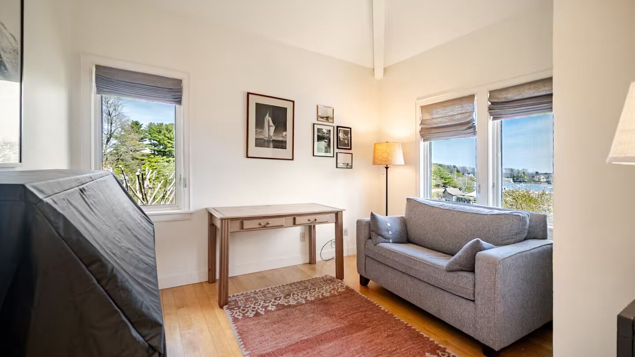 Photo of Livingroom in Round Pond
