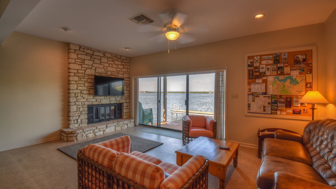 Photo of Livingroom in Horseshoe Bay