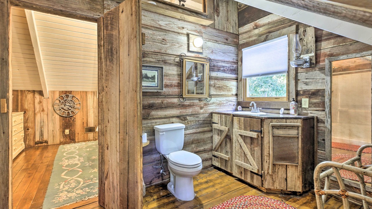 Photo of Bathroom in Mableton