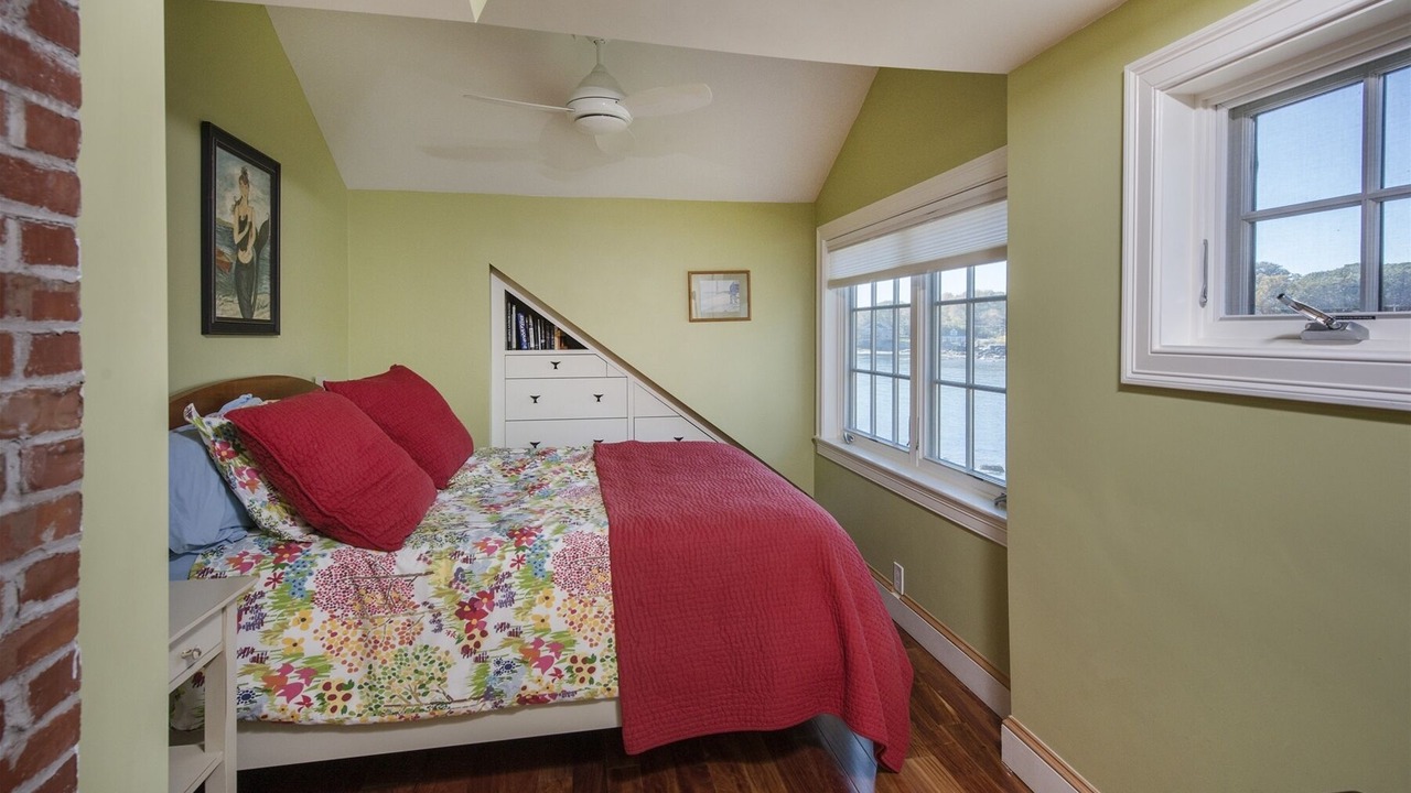 Photo of Bedroom in Pond Cove