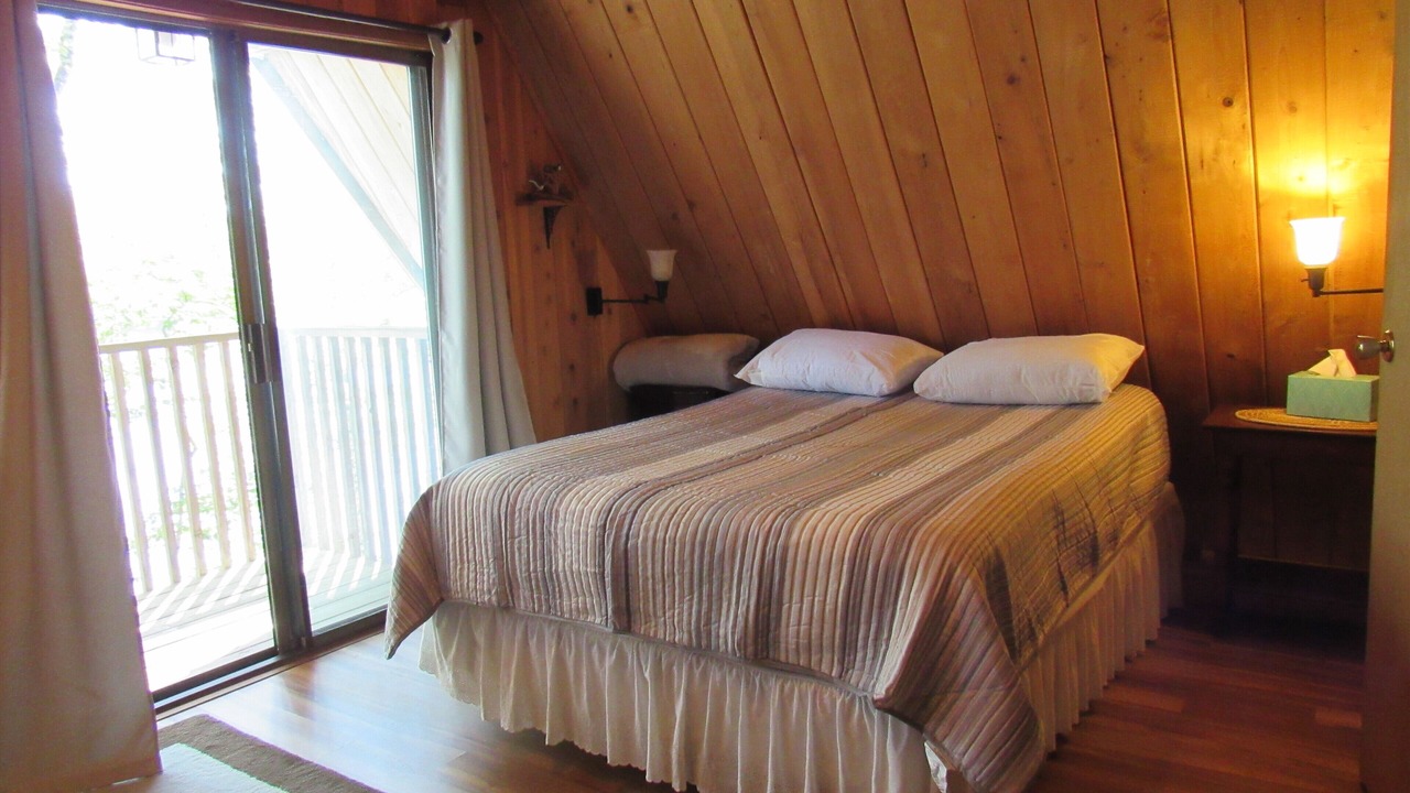 Photo of Bedroom in Lake Arrowhead