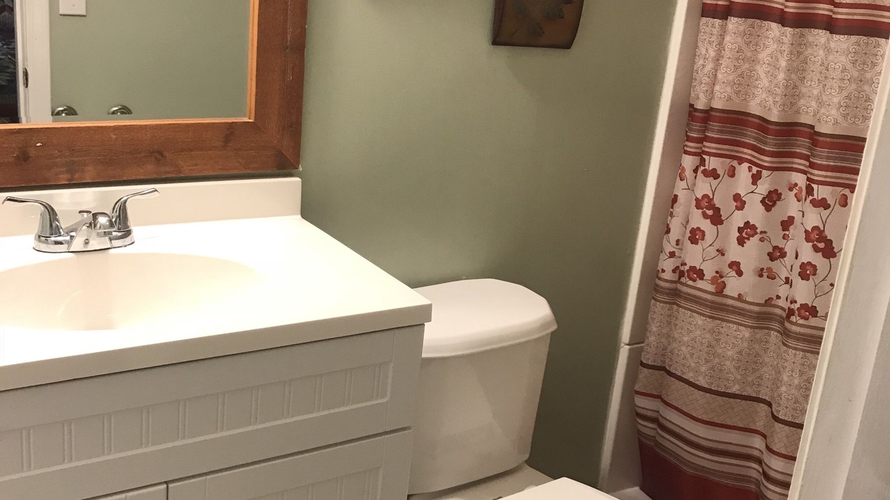Photo of Bathroom in Edray