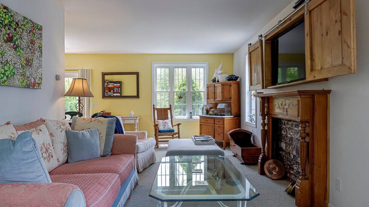 Photo of Livingroom in Town Hill