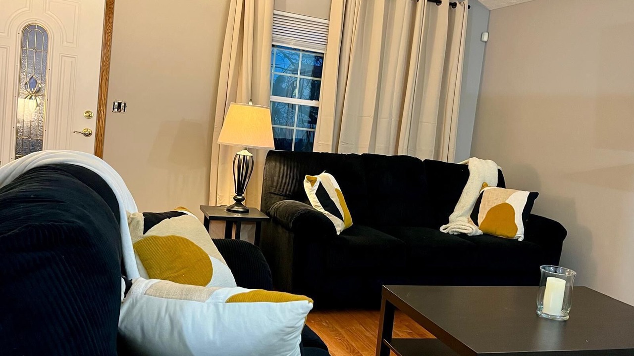 Photo of Livingroom in Grove City