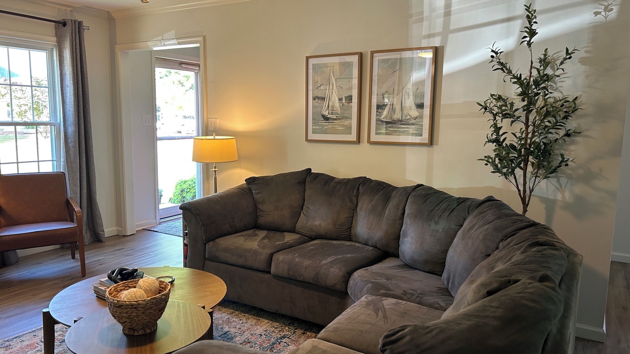 Photo of Livingroom in Central Newport News