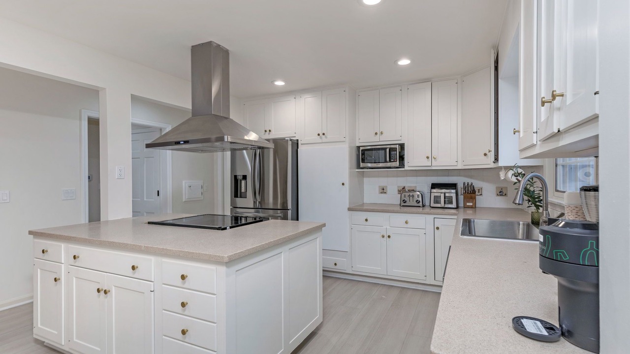 Photo of Kitchen in Summit Station