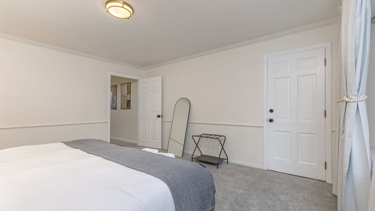 Photo of Bedroom in Summit Station