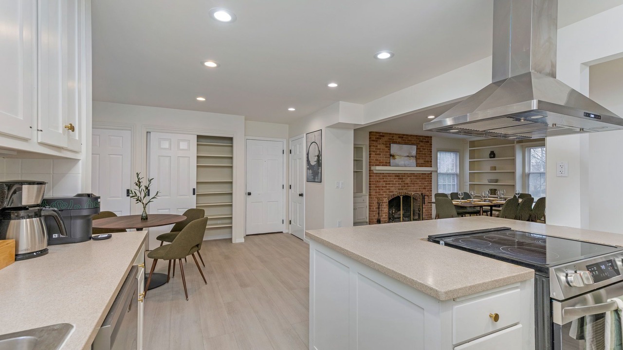 Photo of Kitchen in Summit Station
