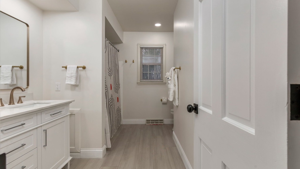 Photo of Bathroom in Summit Station