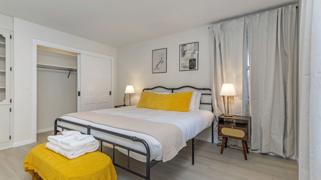 Photo of Bedroom in Summit Station