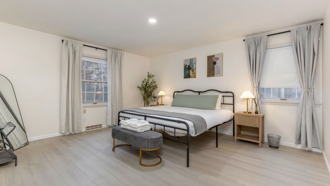 Photo of Bedroom in Summit Station