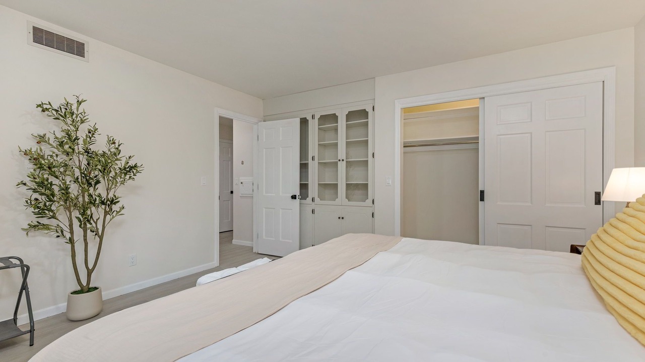 Photo of Bedroom in Summit Station