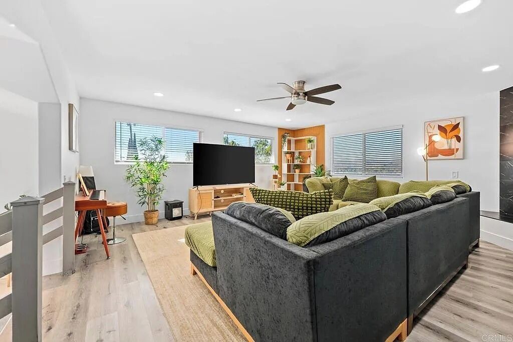 Photo of Livingroom in East Grove