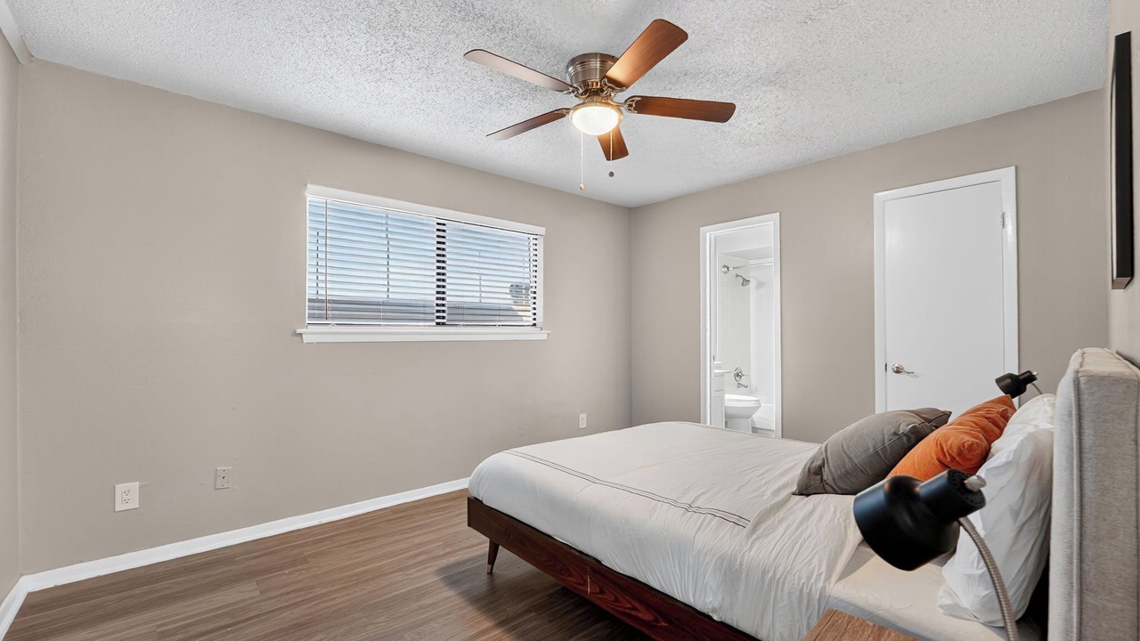 Photo of Bedroom in Lake Highlands