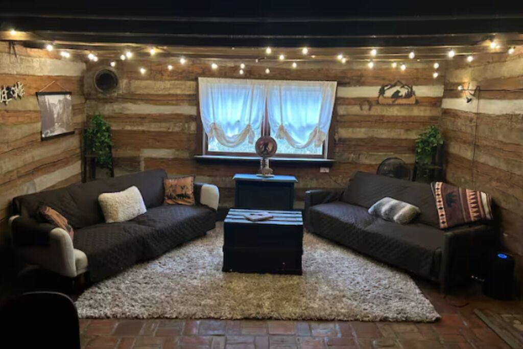 Photo of Livingroom in Darby Township