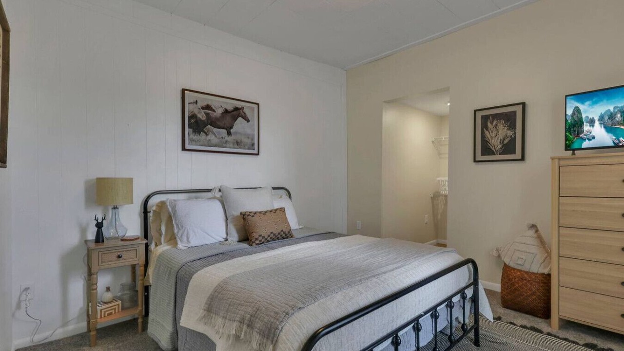 Photo of Bedroom in Pataskala