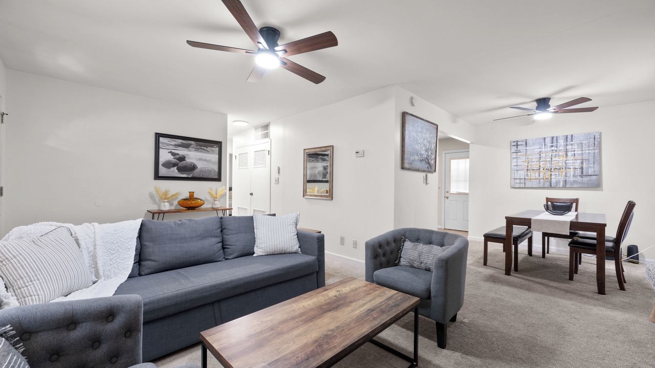 Photo of Livingroom in Summit Station