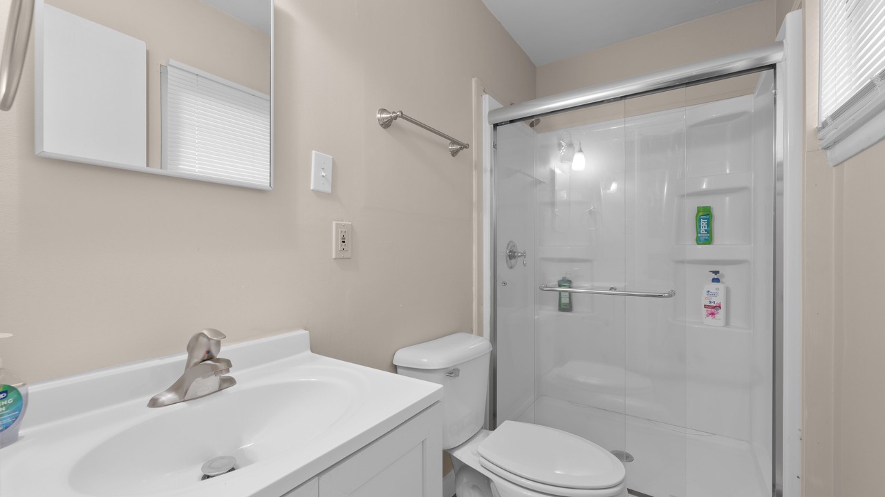 Photo of Bathroom in Summit Station