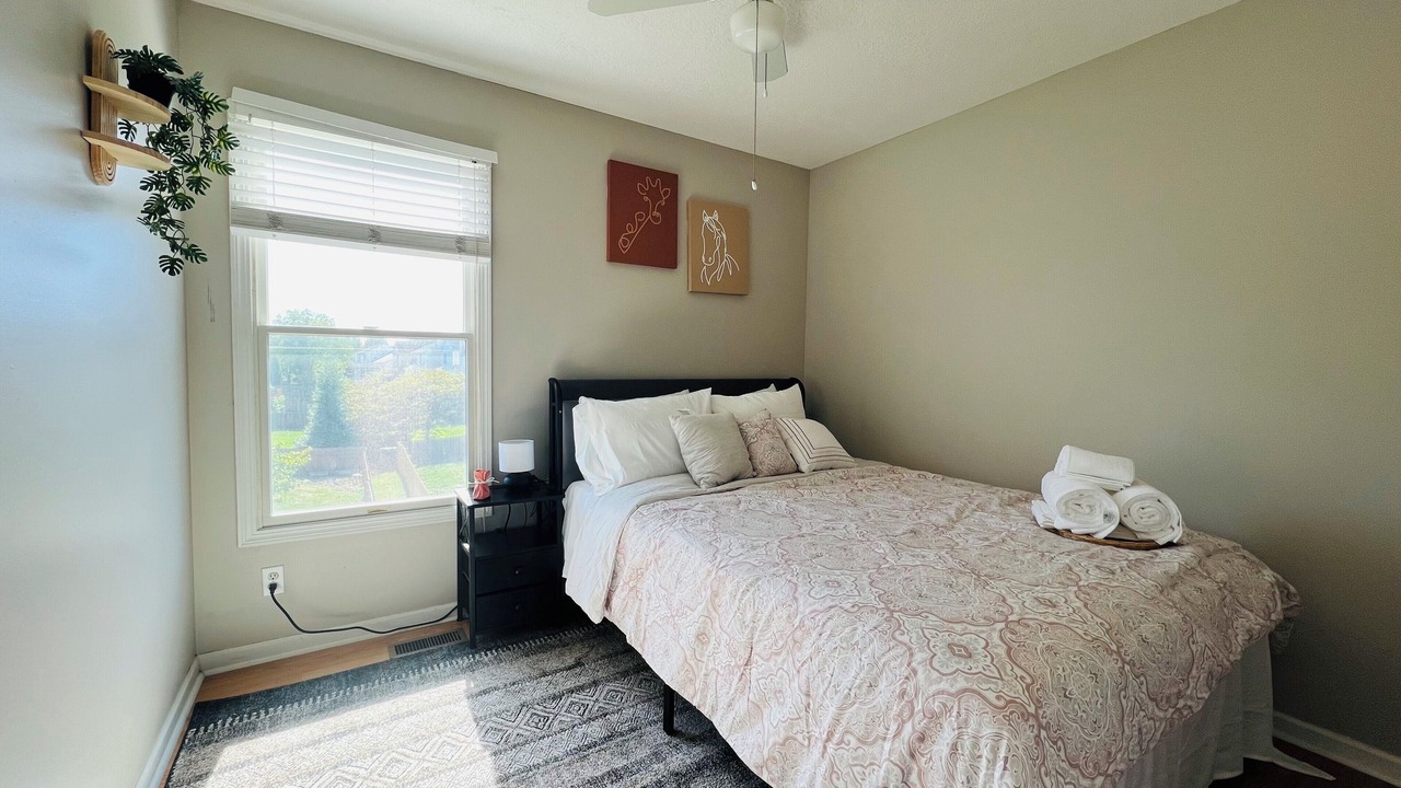 Photo of Bedroom in Lewis Center