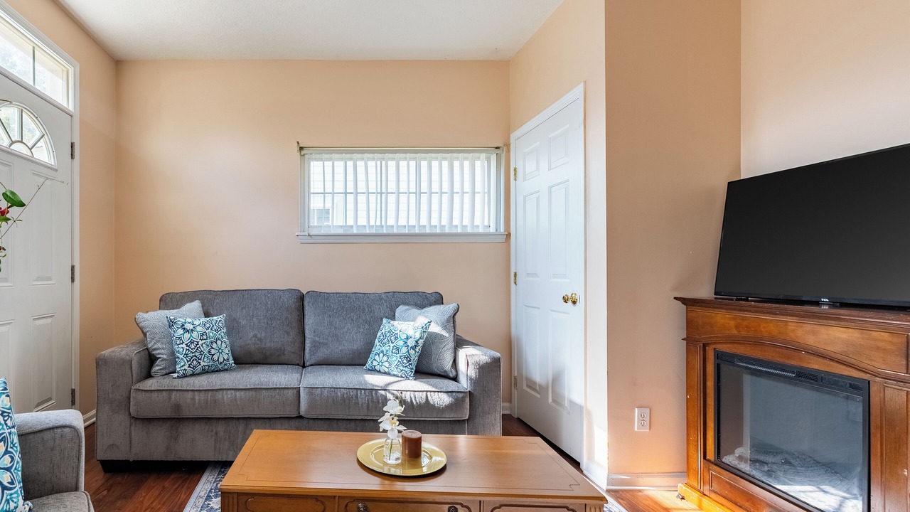 Photo of Livingroom in Near East Columbus