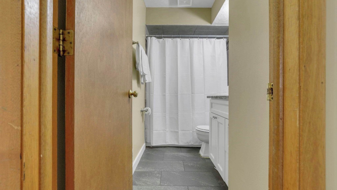 Photo of Bathroom in Old North Columbus