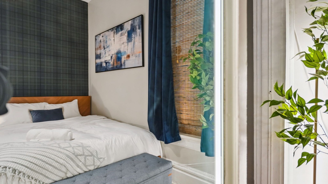Photo of Bedroom in University District