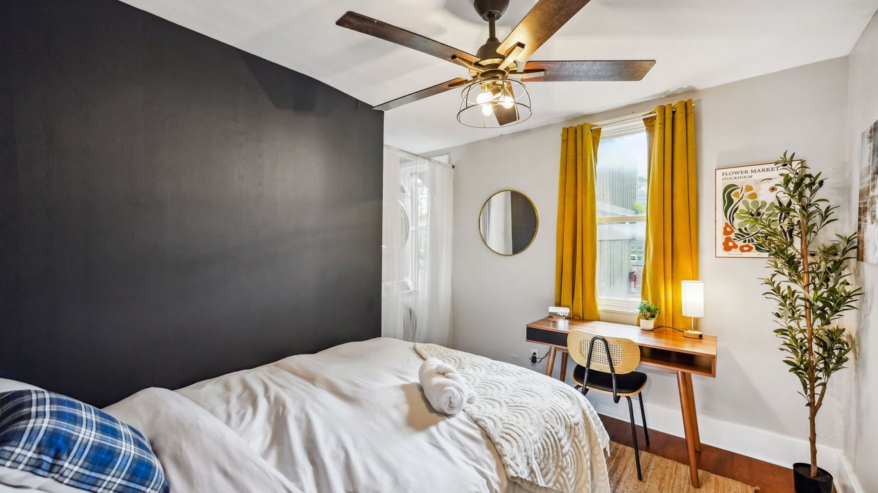 Photo of Bedroom in University District