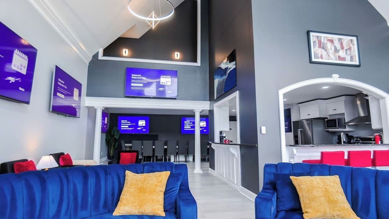 Photo of Livingroom in Summit Station