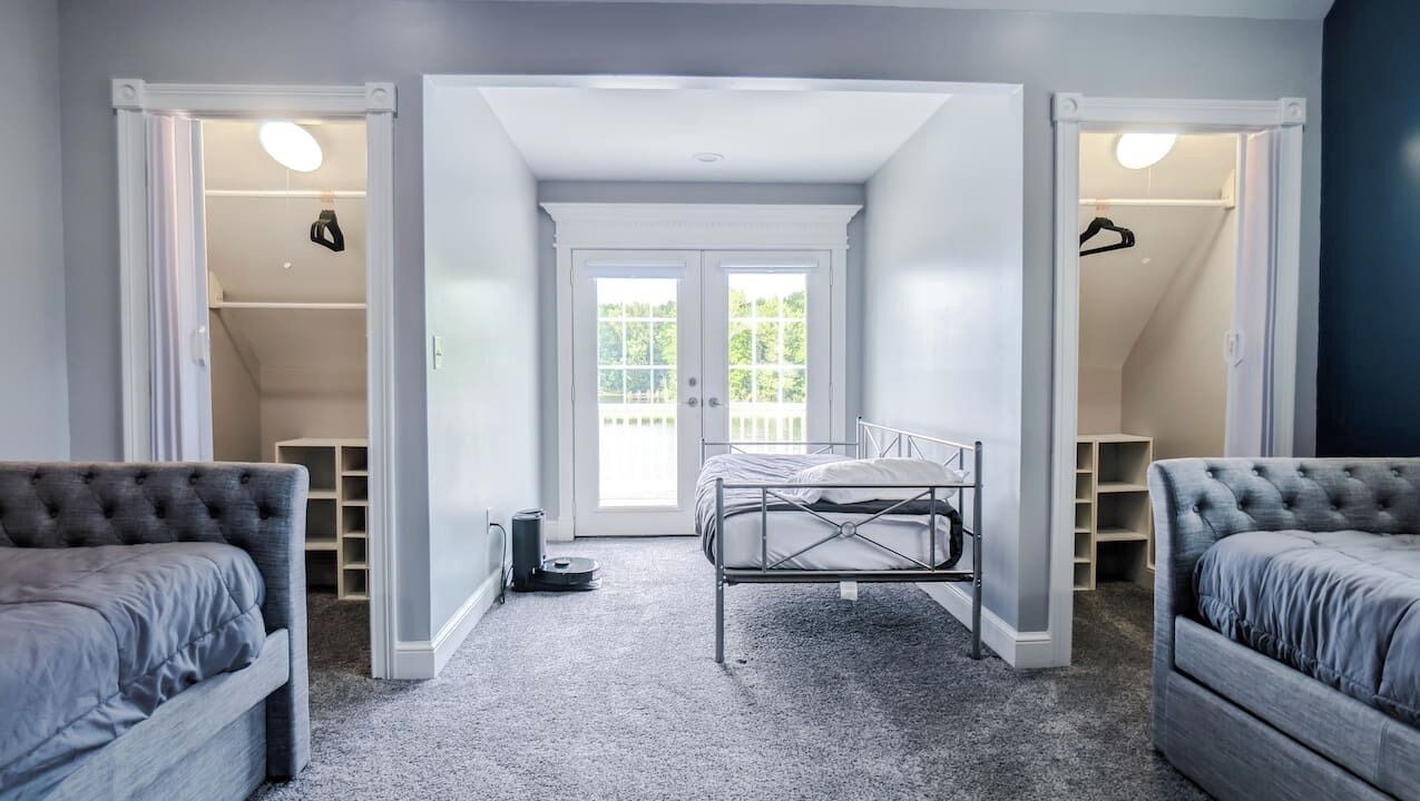 Photo of Bedroom in Summit Station