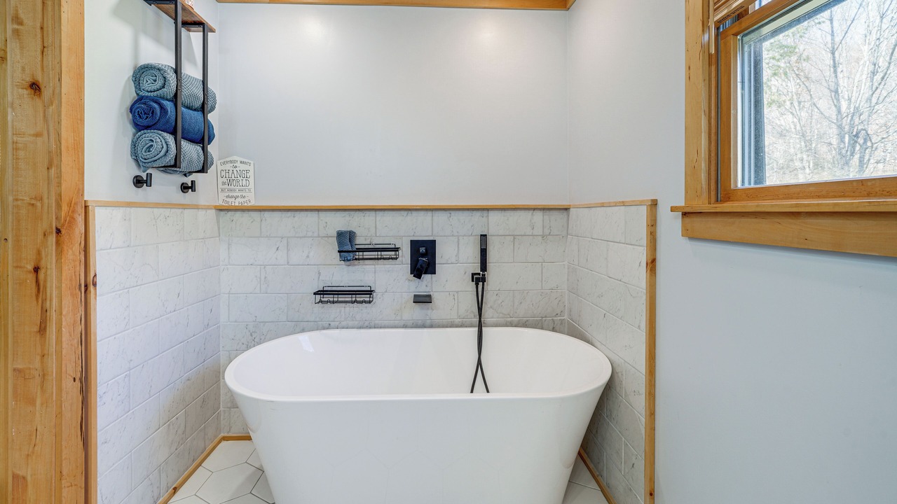 Photo of Bathroom in Slatyfork Farm