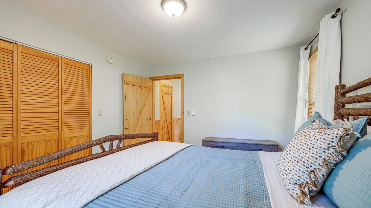 Photo of Bedroom in Slatyfork Farm