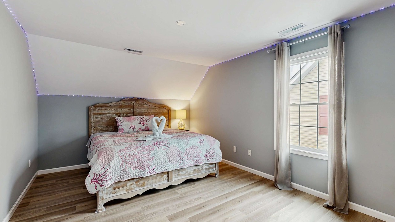 Photo of Bedroom in Cedar Neck