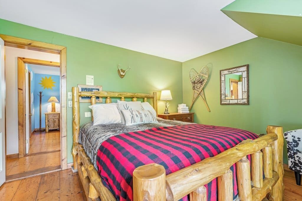 Photo of Bedroom in Roxbury