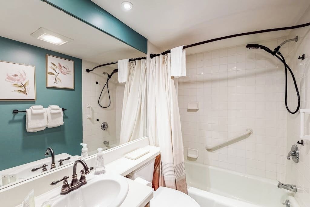 Photo of Bathroom in Warren