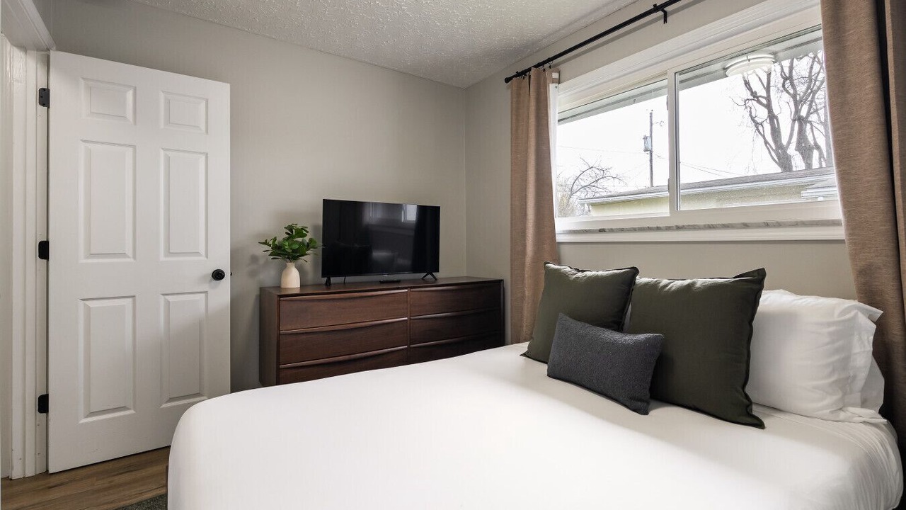Photo of Bedroom in Grove City