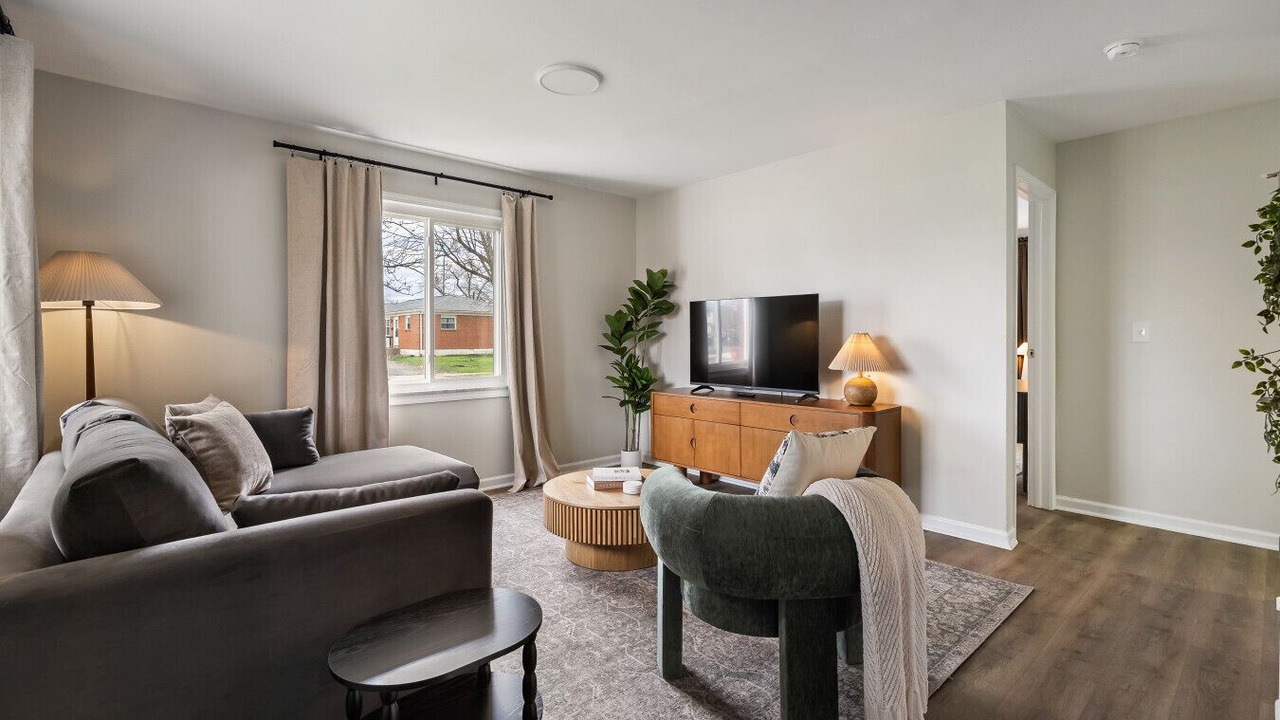 Photo of Livingroom in Grove City