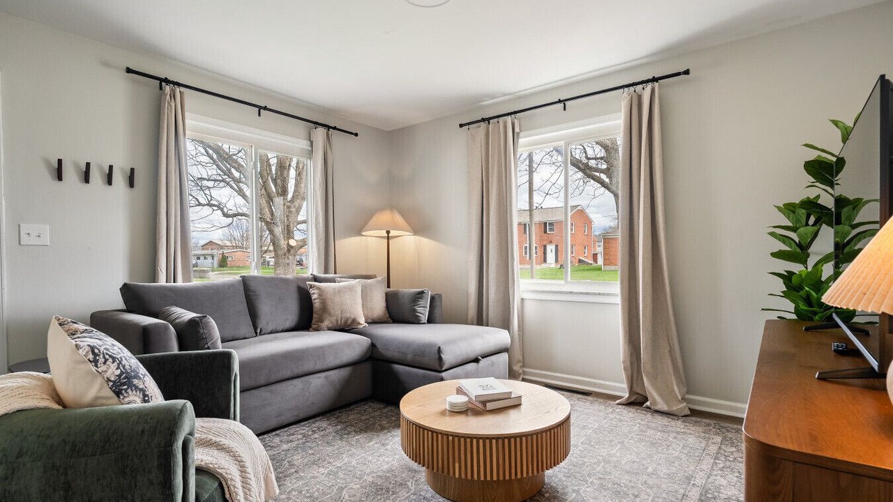Photo of Livingroom in Grove City