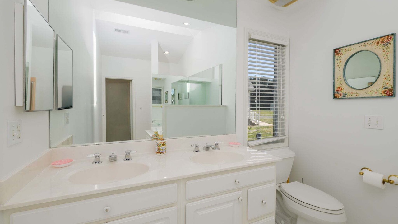 Photo of Bathroom in Cedar Neck