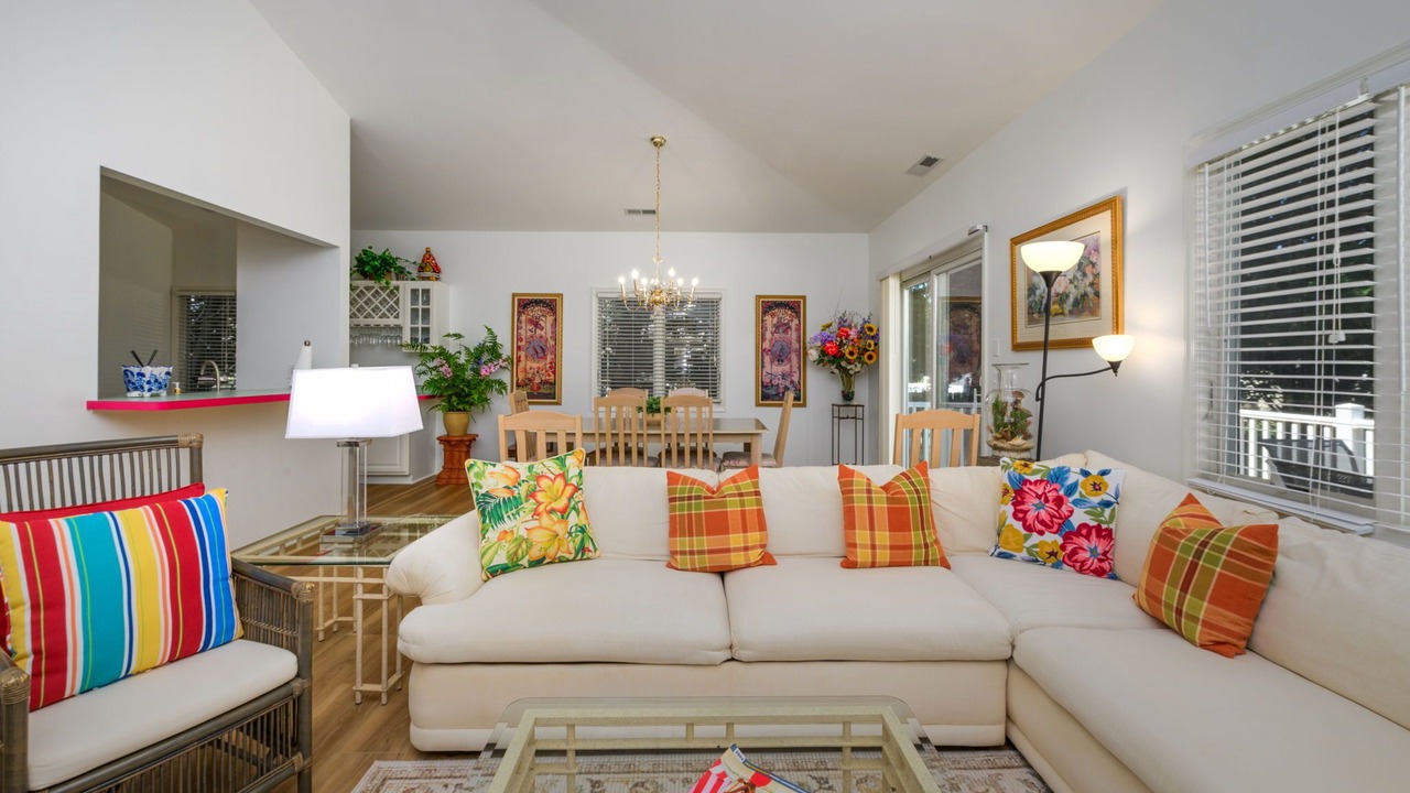 Photo of Livingroom in Cedar Neck