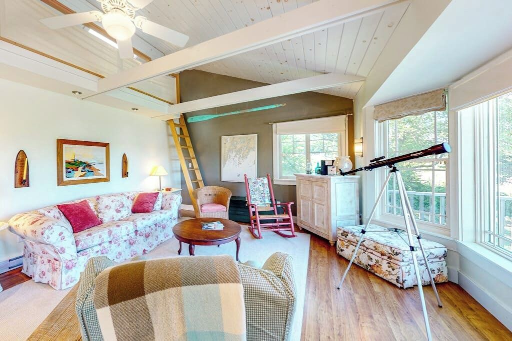 Photo of Livingroom in Tenants Harbor