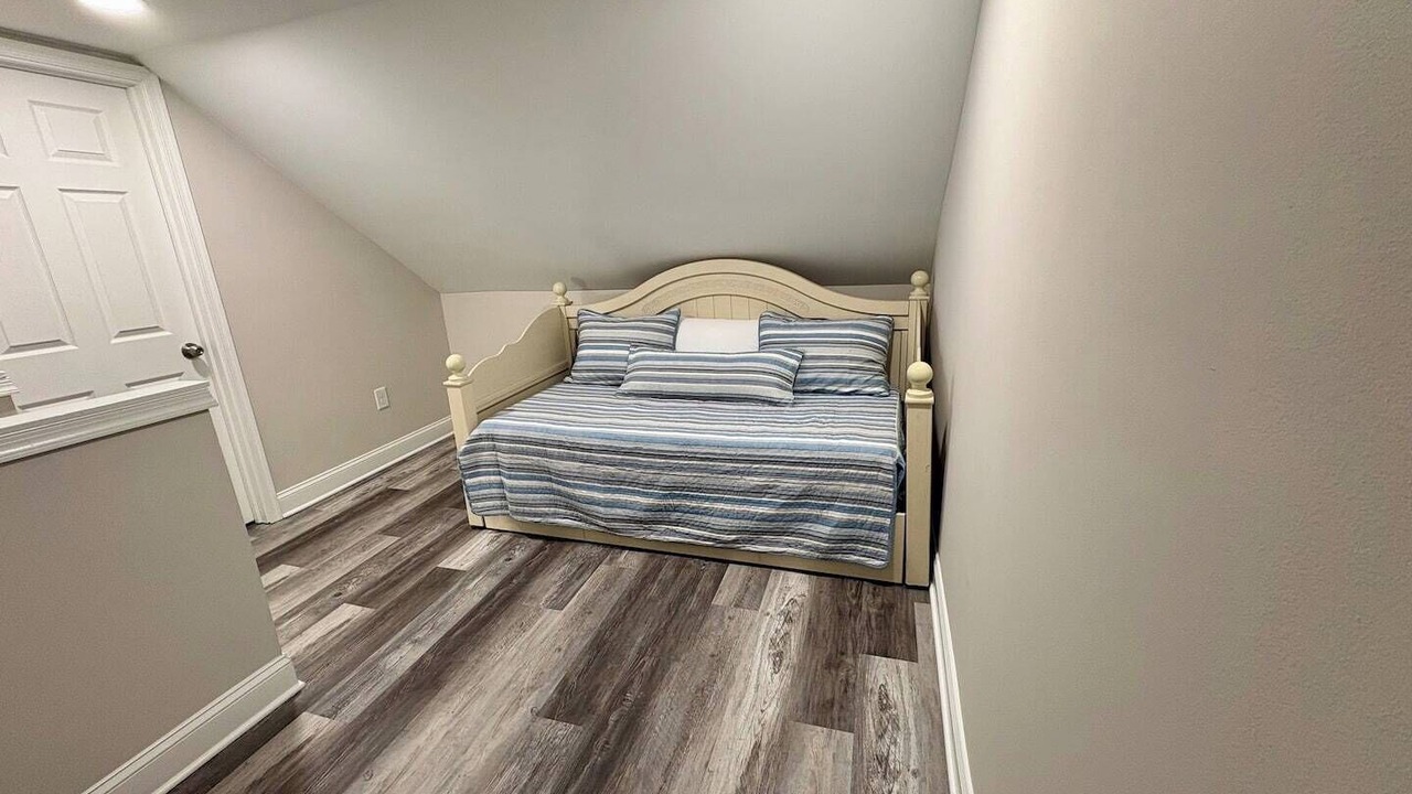Photo of Bedroom in Cedar Neck