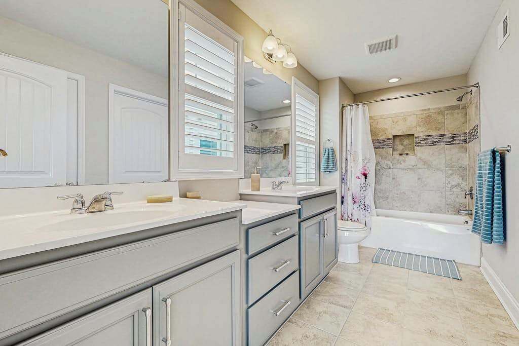 Photo of Bathroom in Cedar Neck