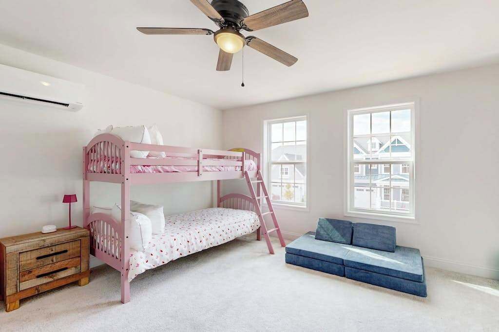 Photo of Bedroom in Cedar Neck